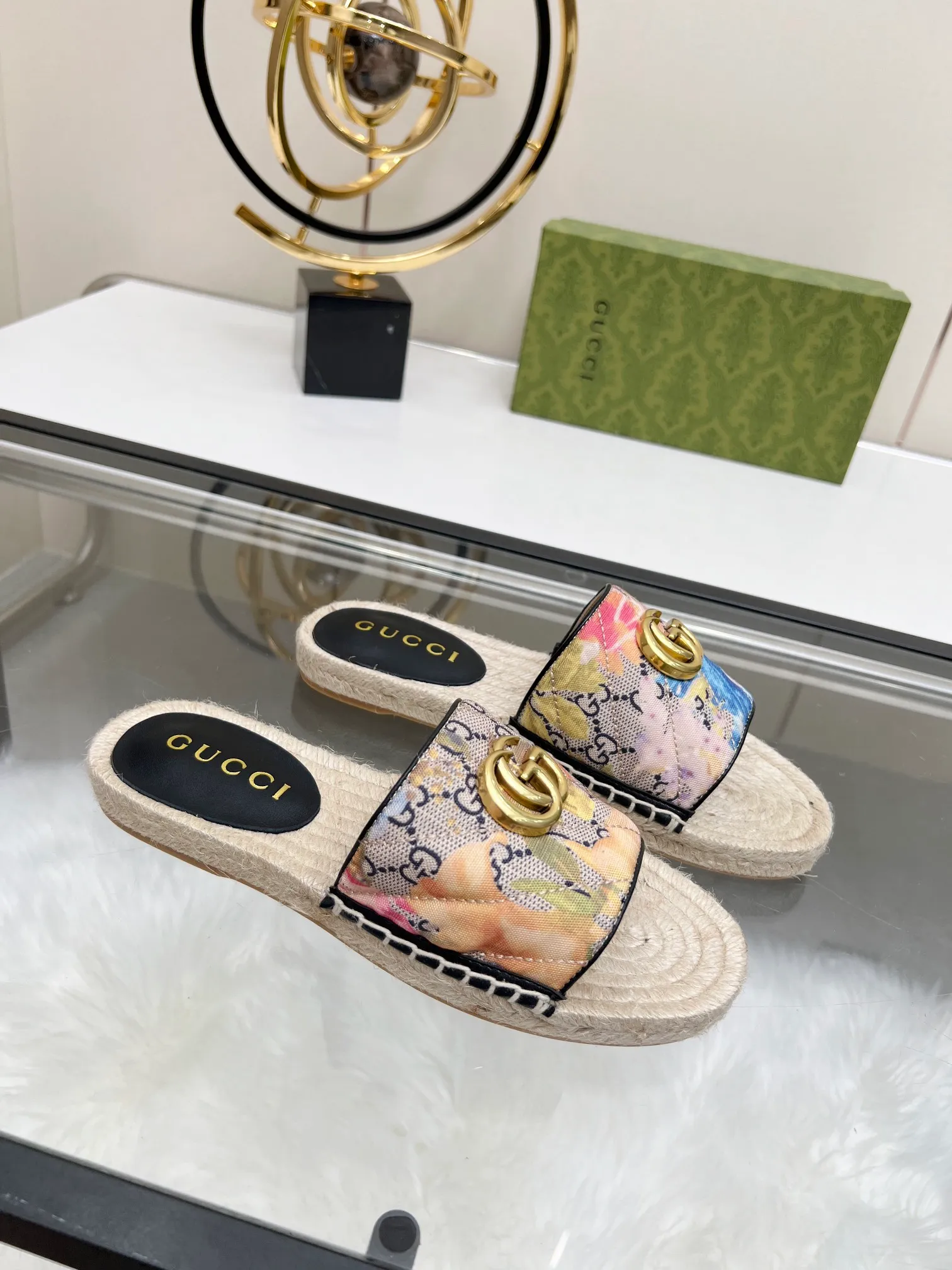👟👟Ex-factory price 320👟👟 Gucci slippers fisherman shoes new color Injection molded one-piece straw bottom, high-end quality Fabric: Double G imported fabric Lining: sheepskin lining Code number: 35~42 Fabric styles include apricot, floral, pink, black, blue, burgundy, champagne, green, orange, cyan, starry sky, more than 30 colors to choose from, many colors to be updated in the future ,,,,,,,,